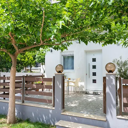 Filippou Luxury דירה